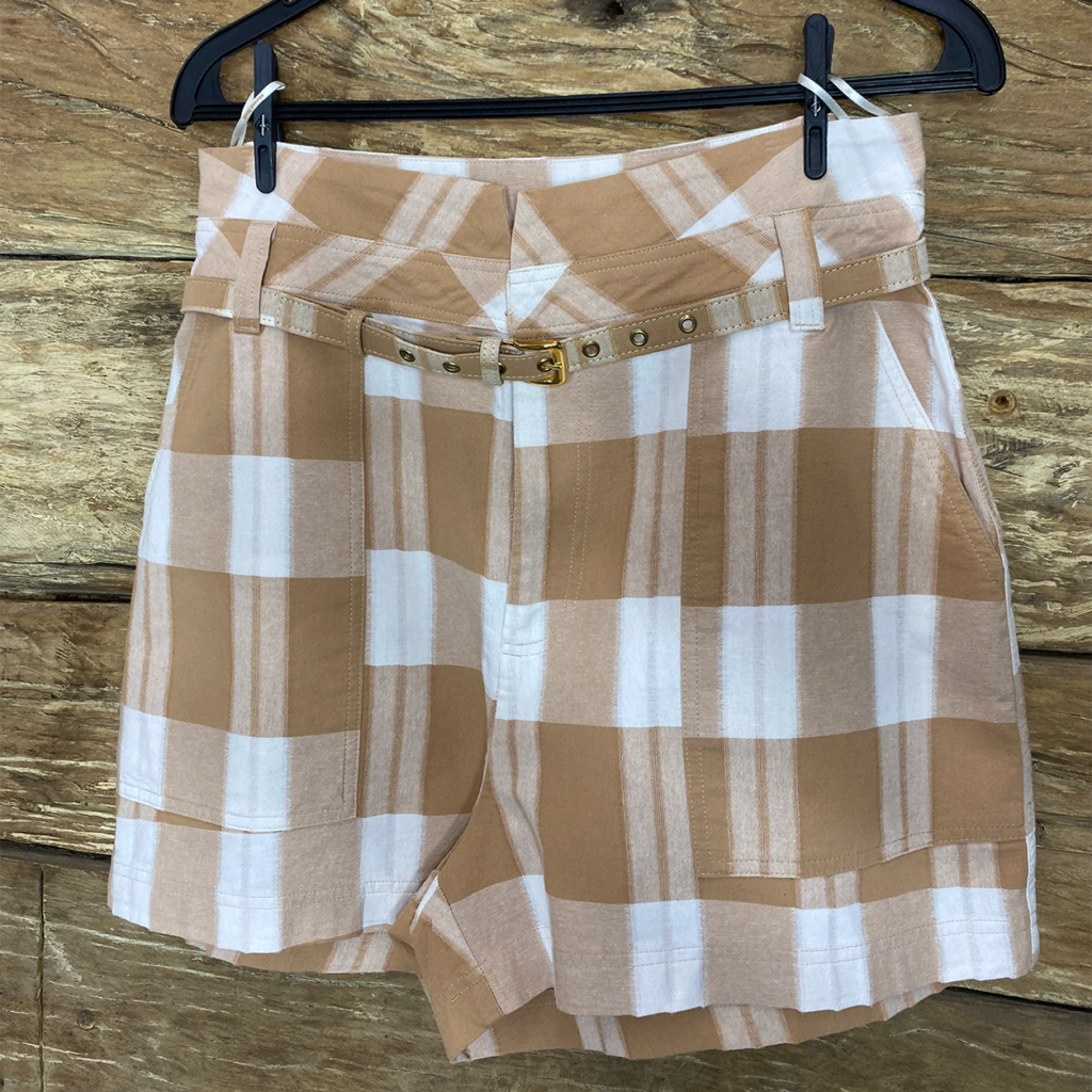 Short de alfaiataria xadrez Morena Rosa tamanho 42 com cinto em tons terrosos