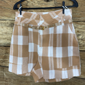 Short de alfaiataria xadrez Morena Rosa tamanho 42 com cinto em tons terrosos